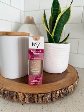 No7 Restore & Renew Serum Foundation - Cool Vanilla (Light-Medium)